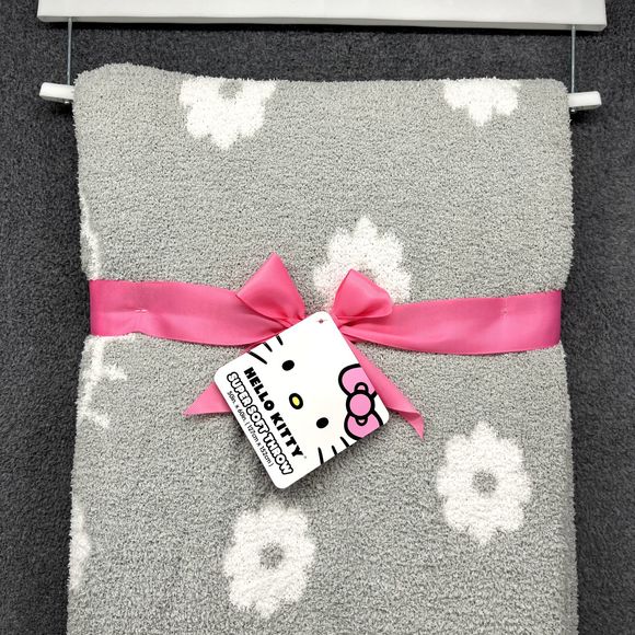 HELLO KITTY Blanket Gray & White Super Soft Throw Blanket 50" X 60" New - Picture 2 of 14